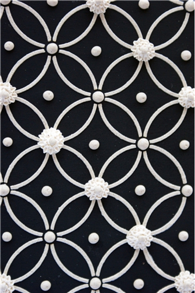 Deco Interlocking Circles Cake Stencil Side by Designer Stencils Fondant