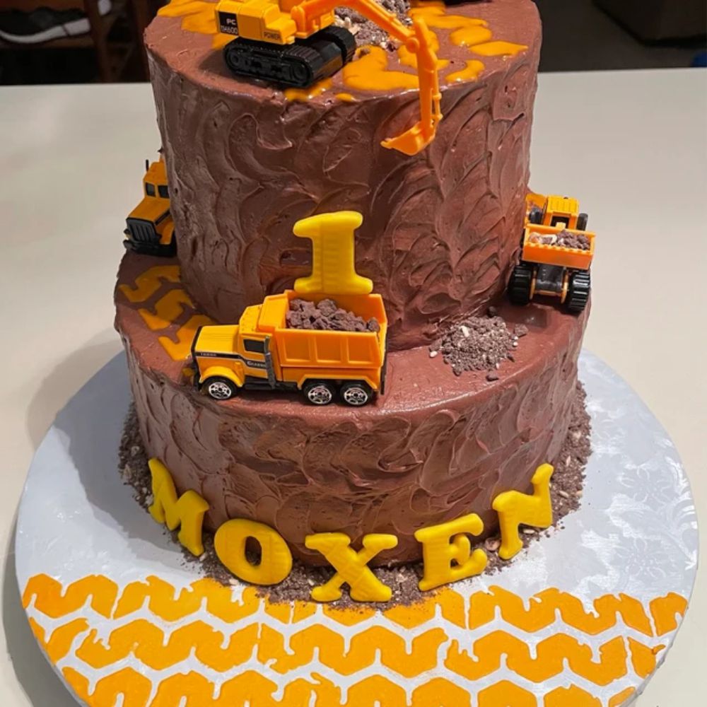 Tire Tread Cake Side Stencil applied to cake by Tammy Meyers