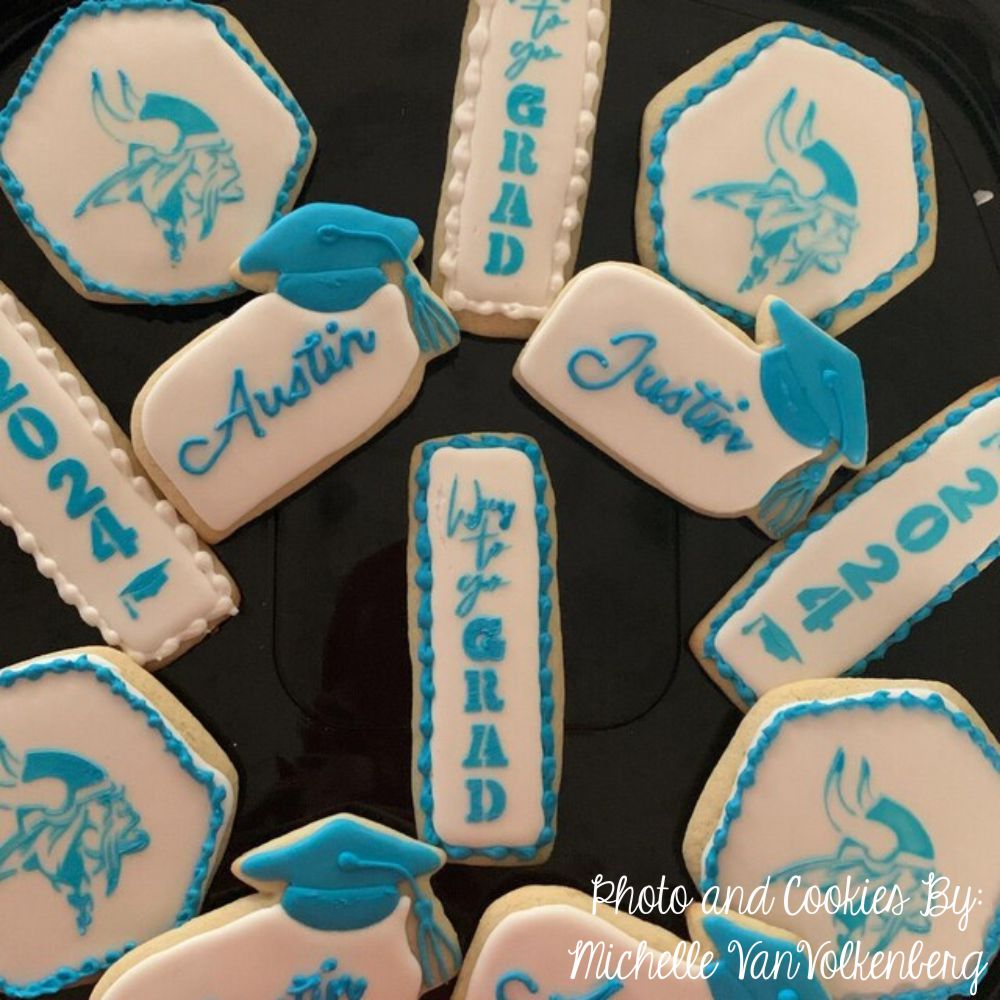Cookies decorated with the Graduation Cookie Stick Stencil