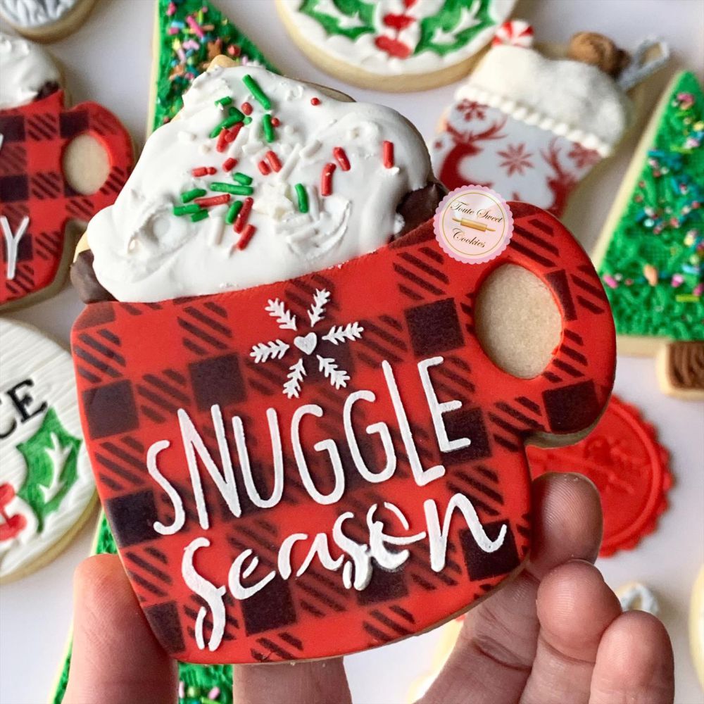 Stay Cozy airbrushed and decorated cookie by toute sweet