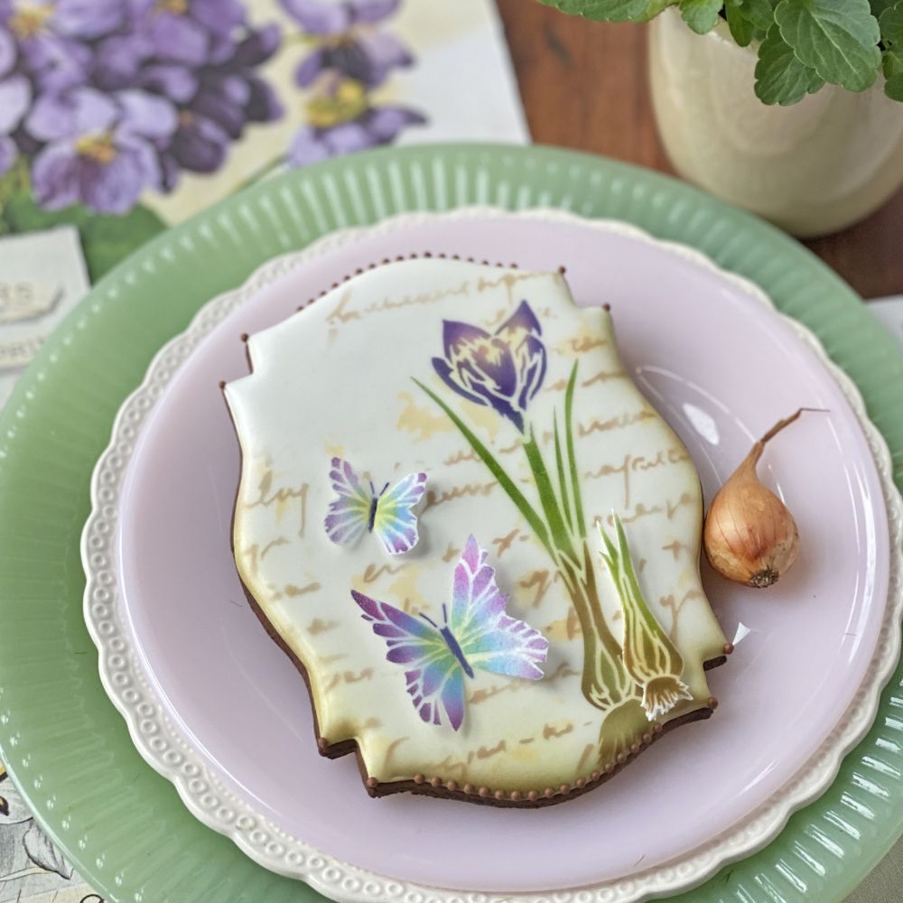 Layered cookie decorated by Julia Usher using the Vintage Bulbs Duo Set