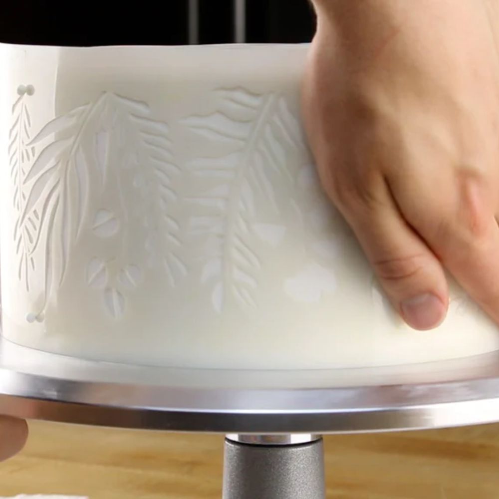 How to Stencil a Cake